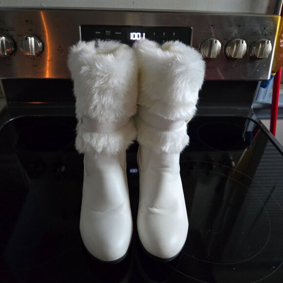 White Boots with Bows 8 - Picture 2 of 4